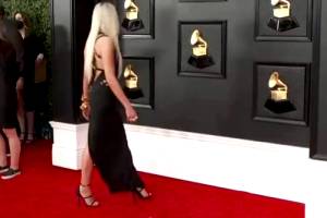 Blonde Dua Lipa At Grammys 2022
