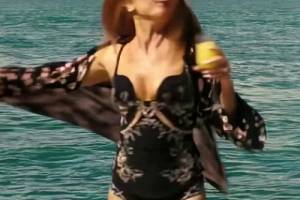 Isla Fisher – Hot Plot In The Beach Bum (2019)