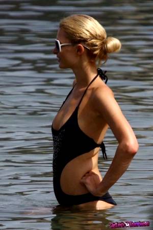 Paris Hilton Shakes Her Ass In A Little Swimsuit