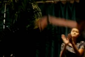 Jennifer Aniston & Nicole Kidman’s Hula Dance-Off Plot – Just Go With It