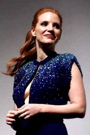 Jessica Chastain Showing Some Sideboob